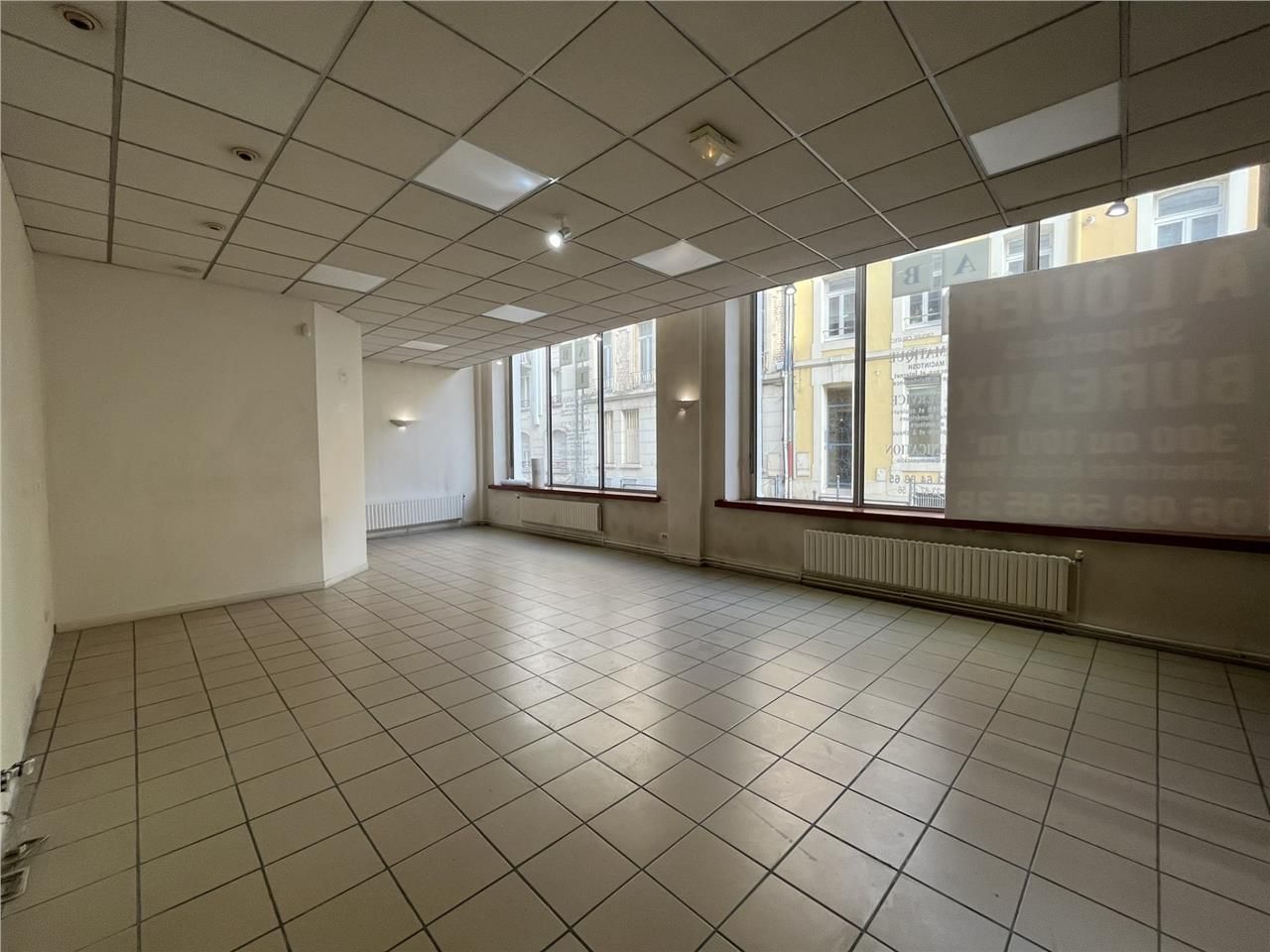 Arthur Loyd vous propose à la location un local p