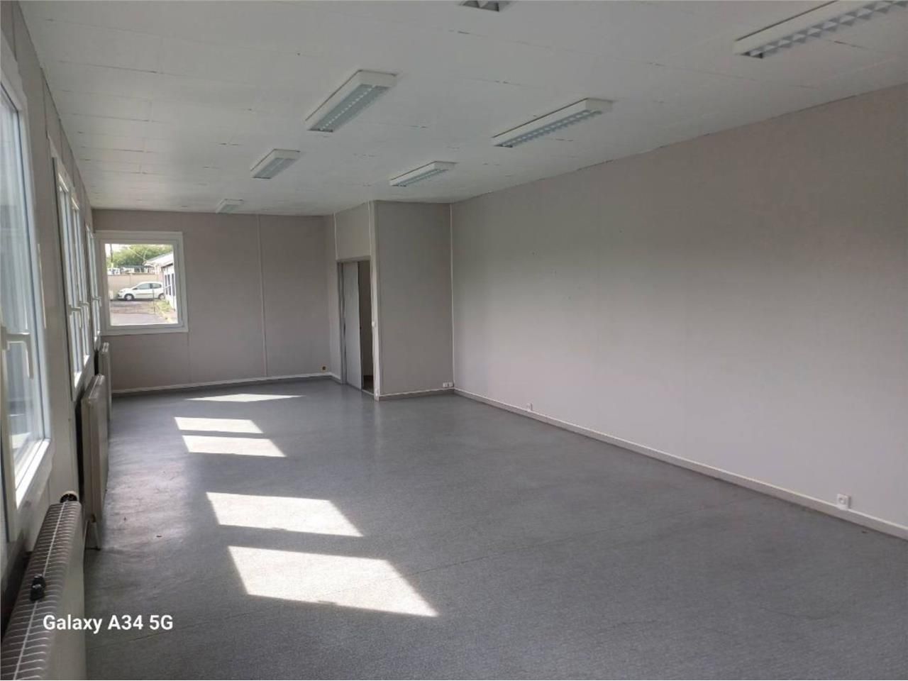 BUREAUX - A LOUER - 350 M2 - LAON Dans un bâtimen
