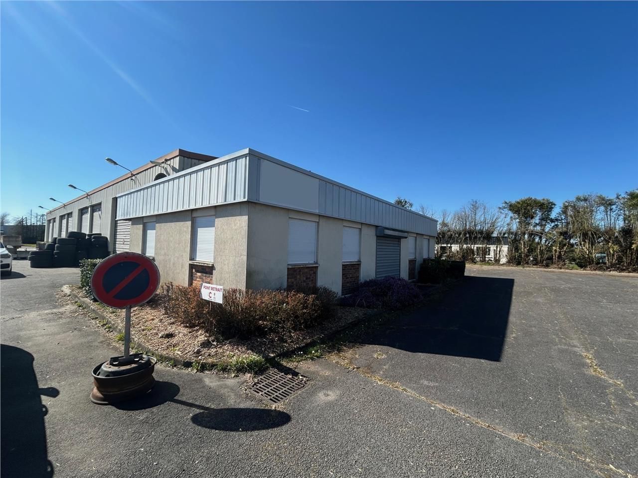 A VENDRE - BÂTIMENT D'ACTIVITÉ - 950 M2 - NOYON A