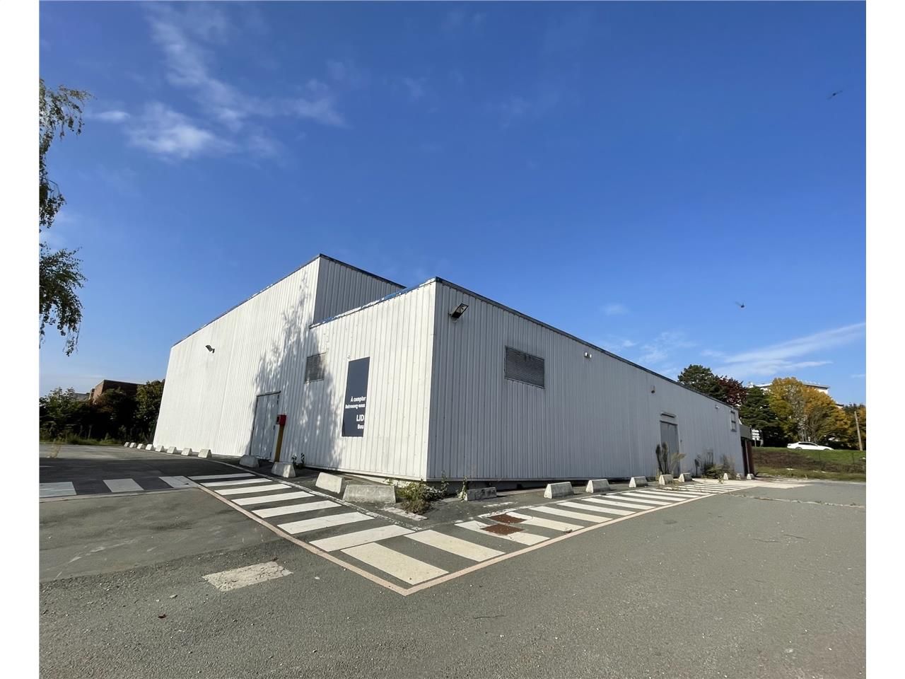 LOCAL COMMERCIAL INDEPENDANT AVEC PARKING A LOUER