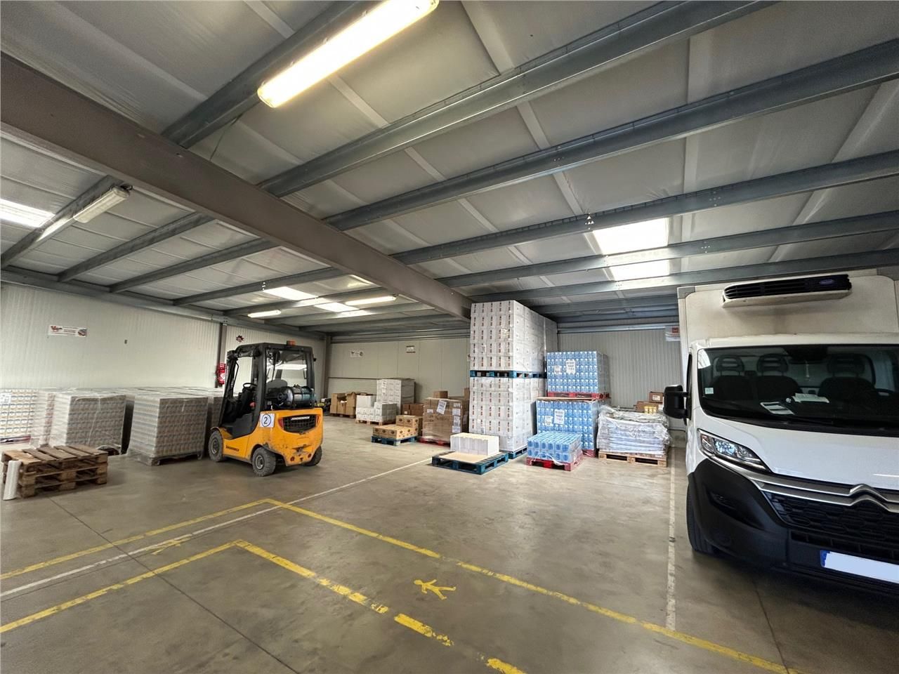 A VENDRE - LOCAUX D'ACTIVITÉ - 1260 M2 - SAINT-QU