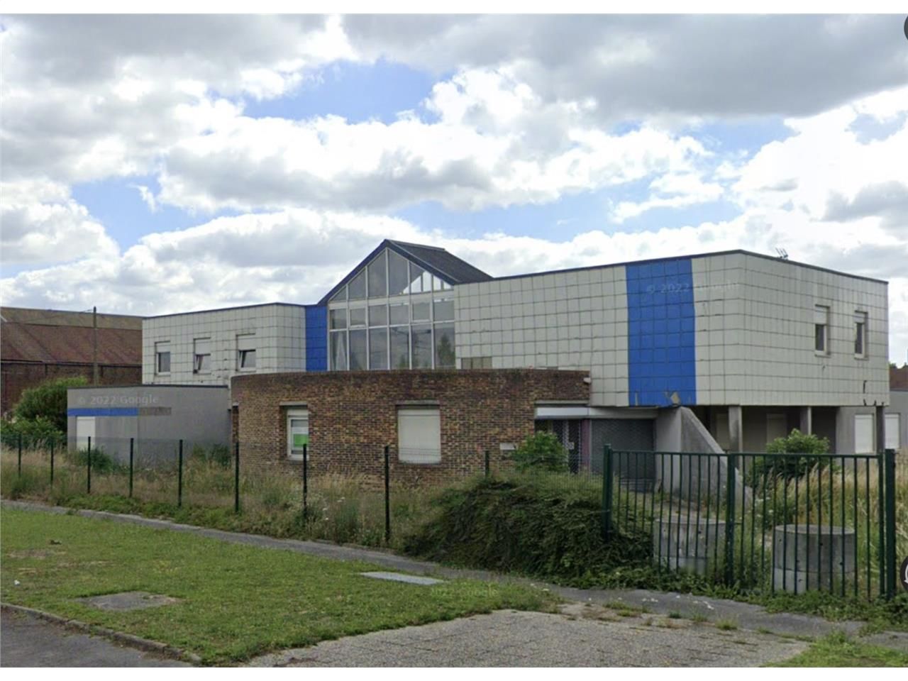 A VENDRE - BUREAUX ET ACTIVITÉ  -  1738 M2  EN PL