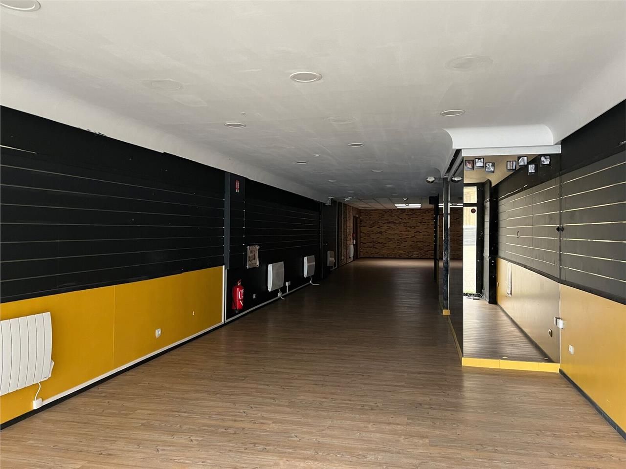 Arthur Loyd vous propose à la location un local c