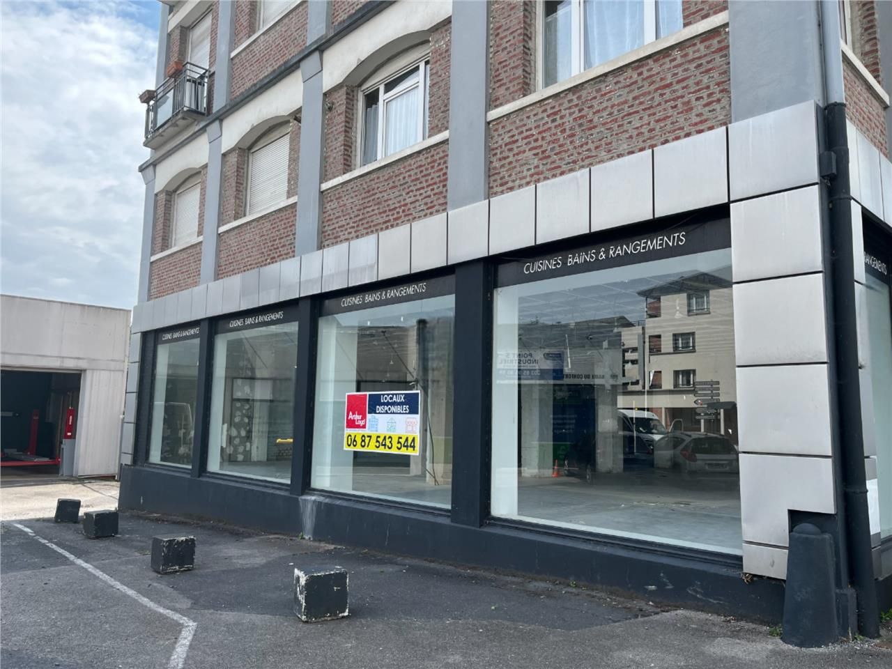 LOCAL COMMERCIAL A VENDRE OU A LOUER - 227 M2 - S