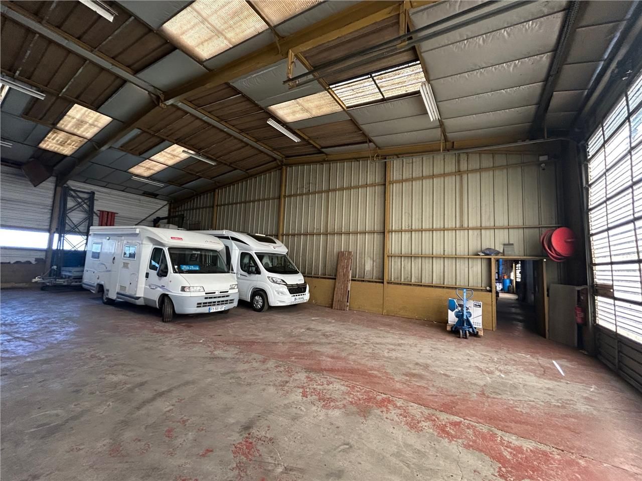 A VENDRE - BÂTIMENT D'ACTIVITÉ - 950 M2 - NOYON A