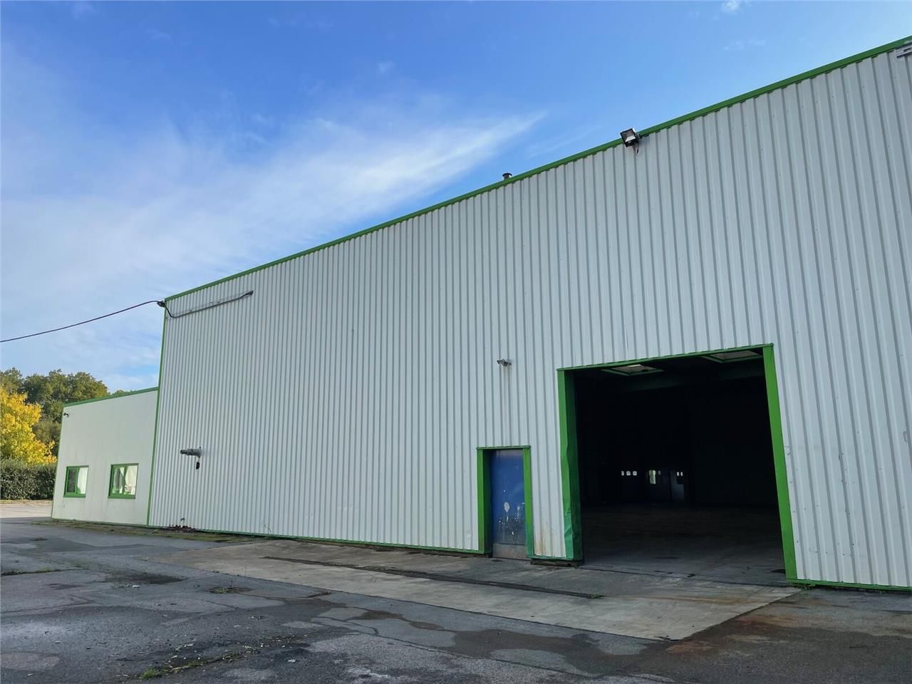 Ensemble immobilier de 3 577 m2 situé sur AXE SOI