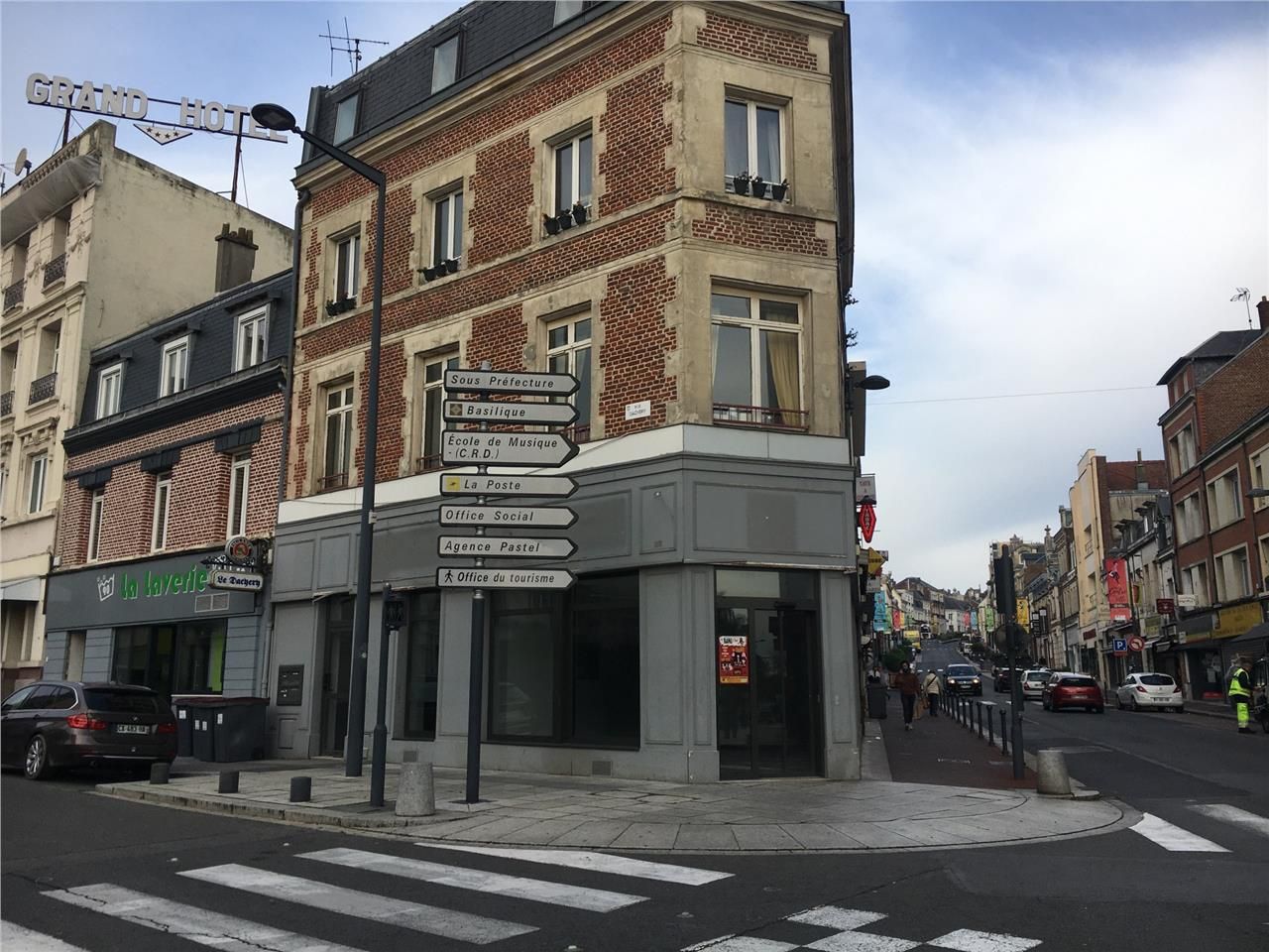 Arthur Loyd vous propose à la location un local c