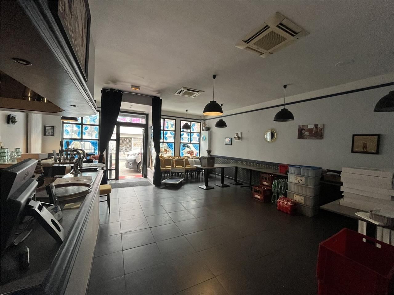 Arthur Loyd vous propose à la location un immeubl