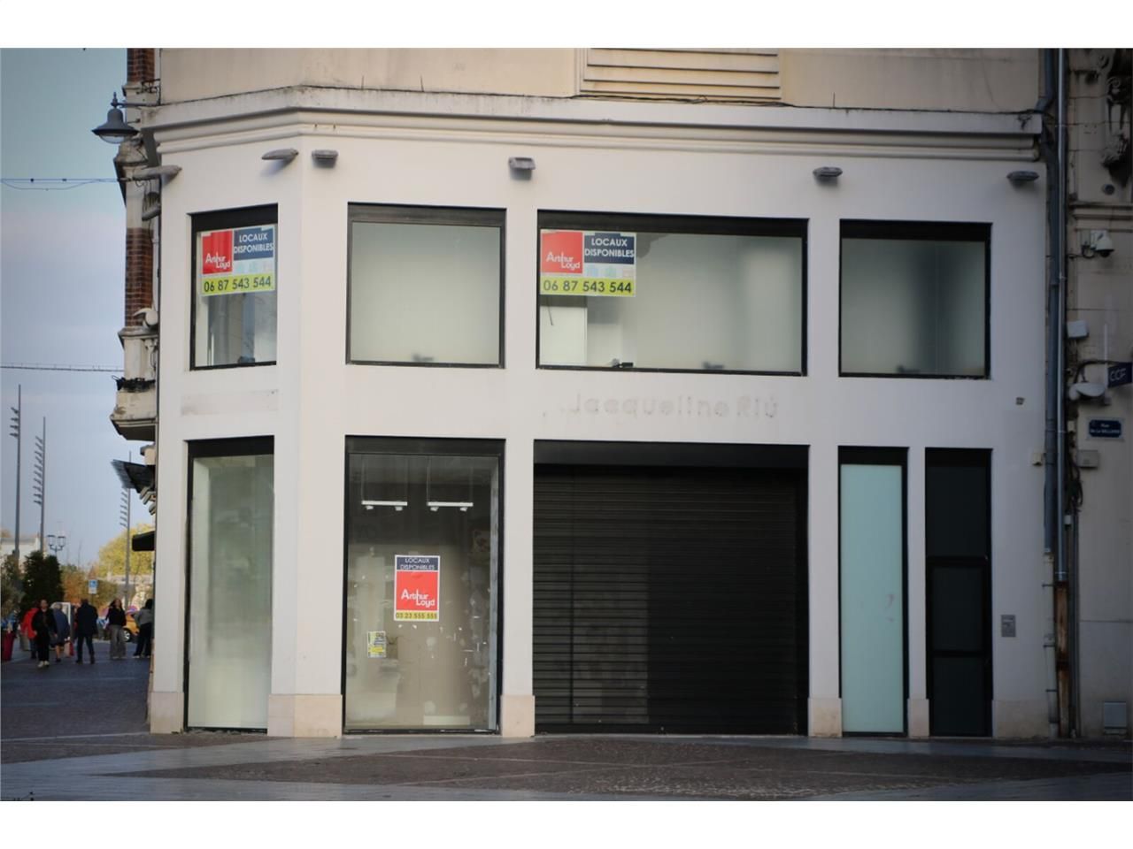 Arthur Loyd vous propose à la location une surfac