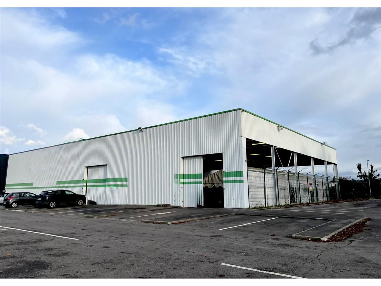 Arthur Loyd vous propose, en zone commerciale à S