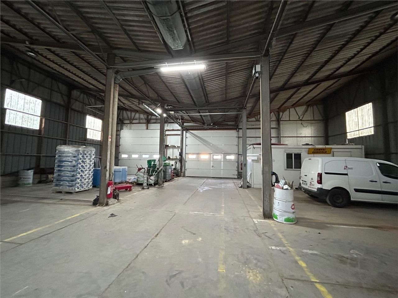 A VENDRE - BÂTIMENT D'ACTIVITÉ - 994 M2 - MONT D'