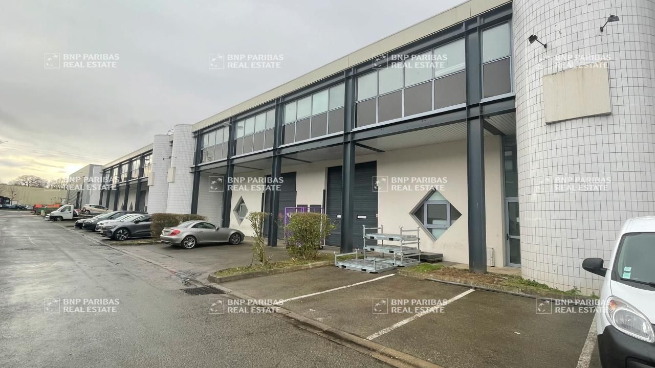 Location PME-PMI 2005 m² divisibles 78890 Elancourt