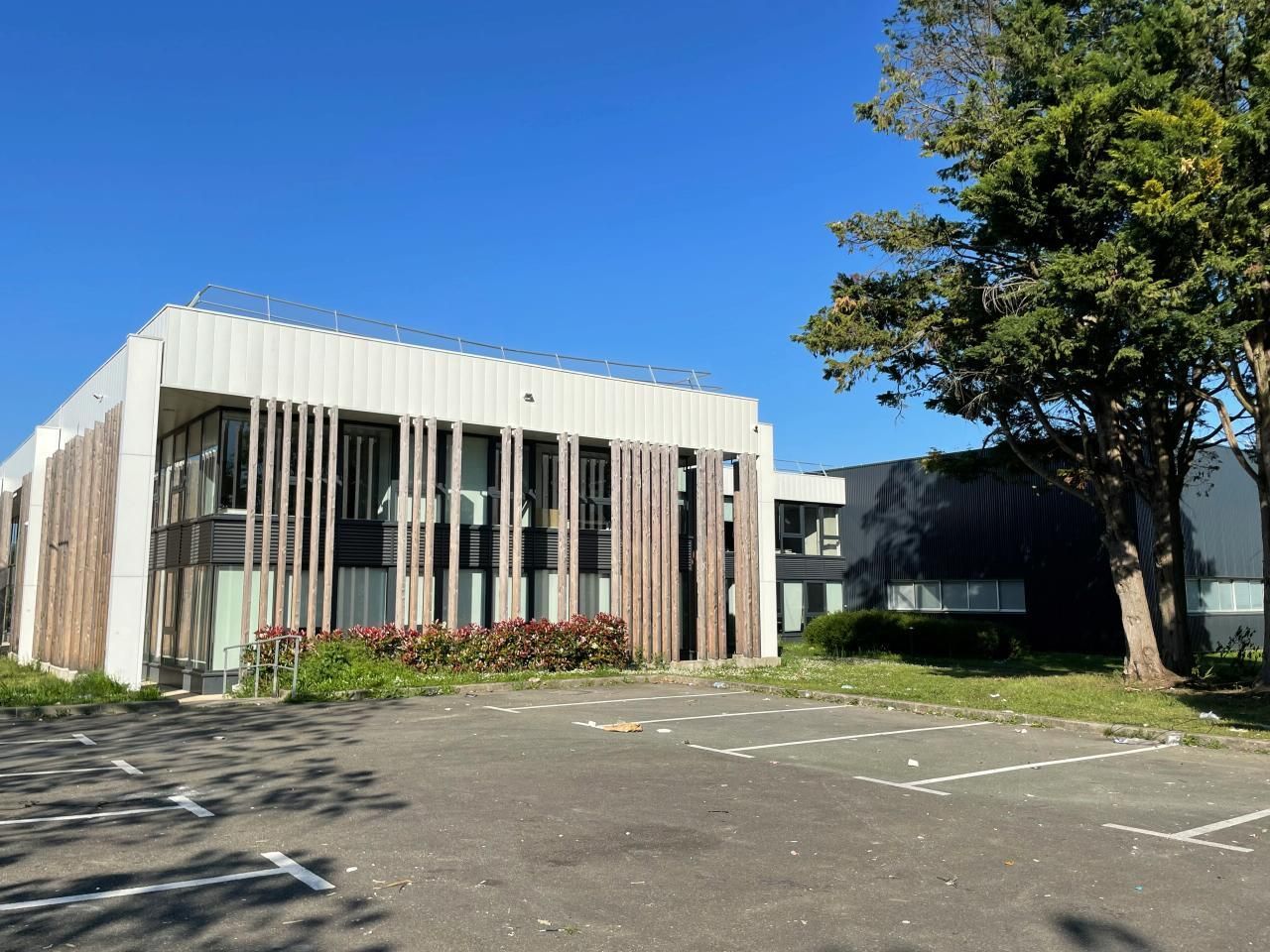 Location Activité 2250 m² non divisibles 95310 Saint-ouen-l'aumône