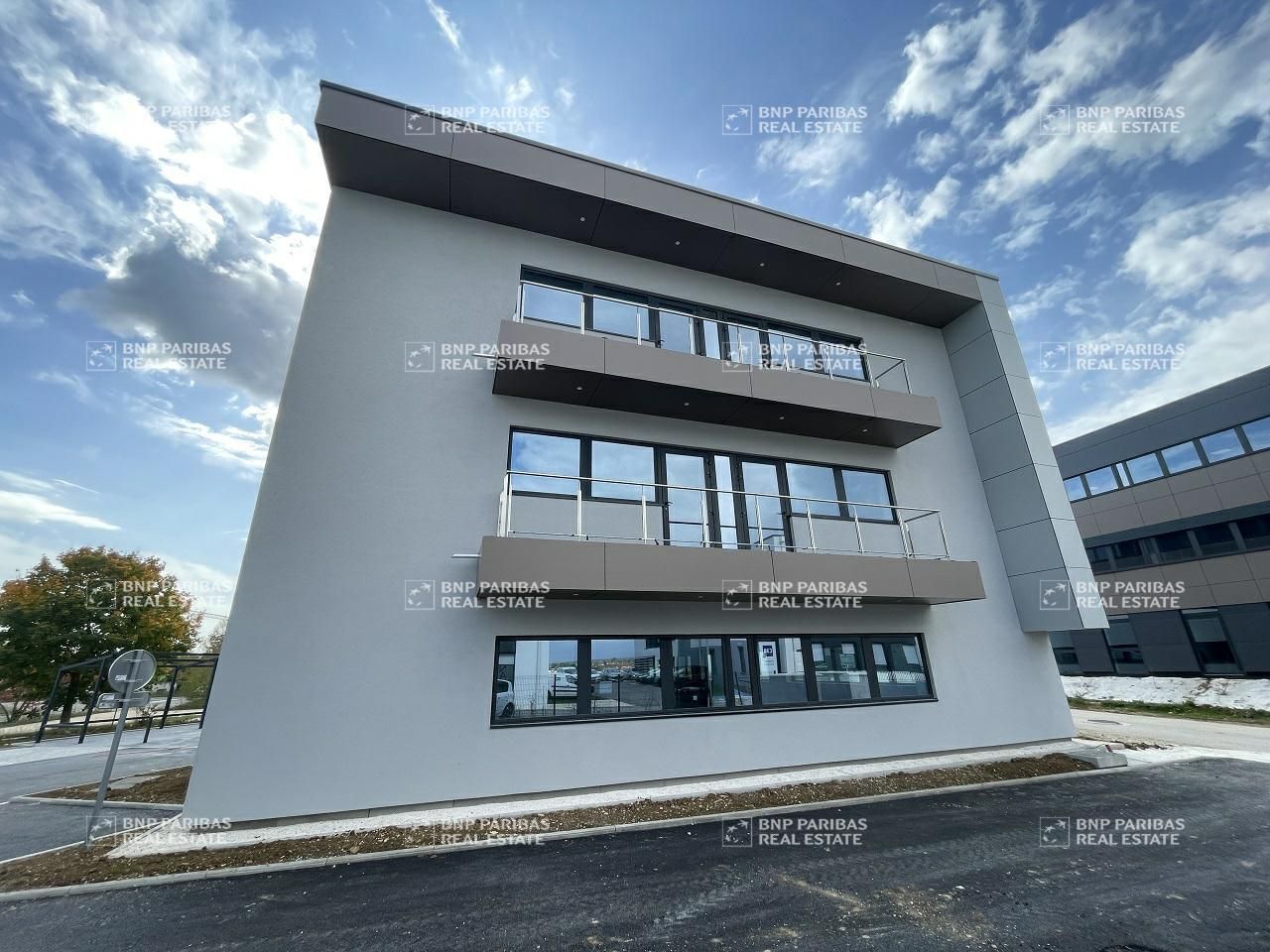 895.66 m² pour ce bureaux en location à Fontaine-lès-dijon