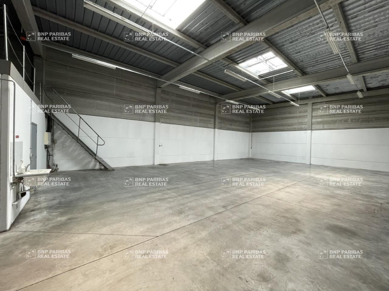 332 m² pour ce activité en location à Carvin