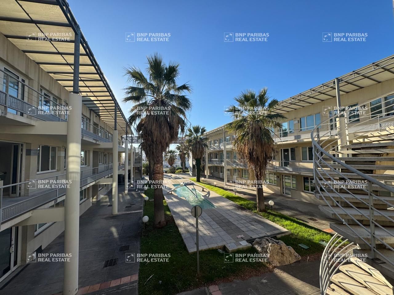 1132 m² pour ce bureaux en location à Marseille