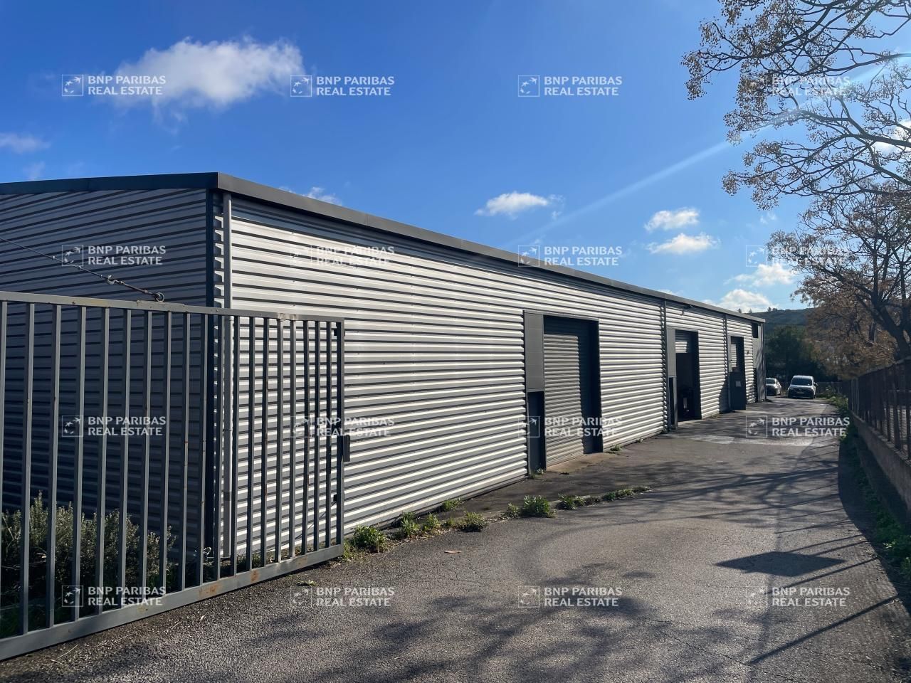 1000 m² pour ce activité en location à Septèmes-les-vallons