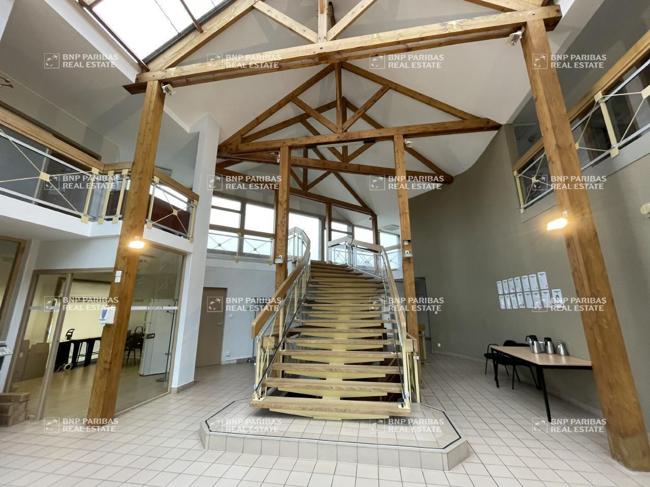 610 m² pour ce bureaux en vente à Mont-saint-aignan