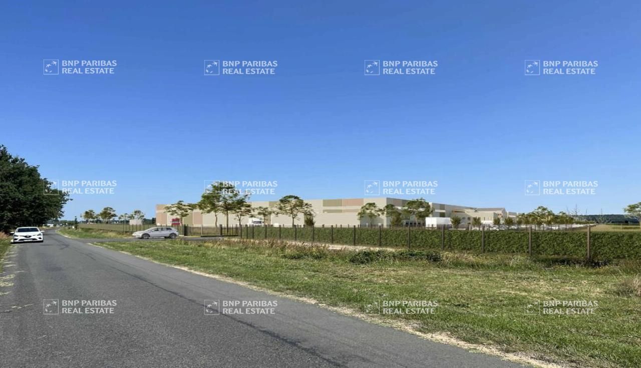 68148 m² pour cetentrepôts classe a en location à Allonnes