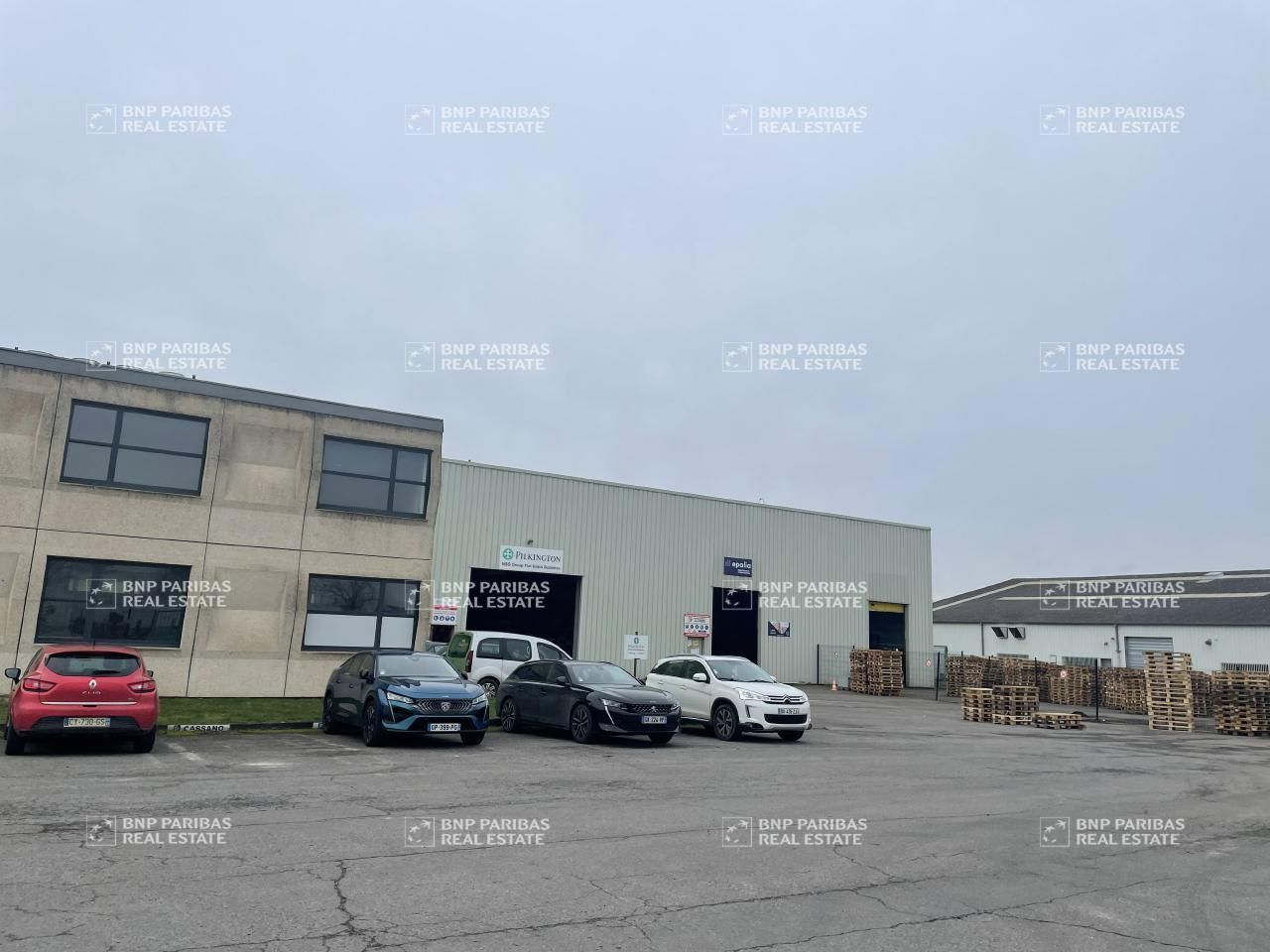 576 m² pour ce activité en location à Ennery