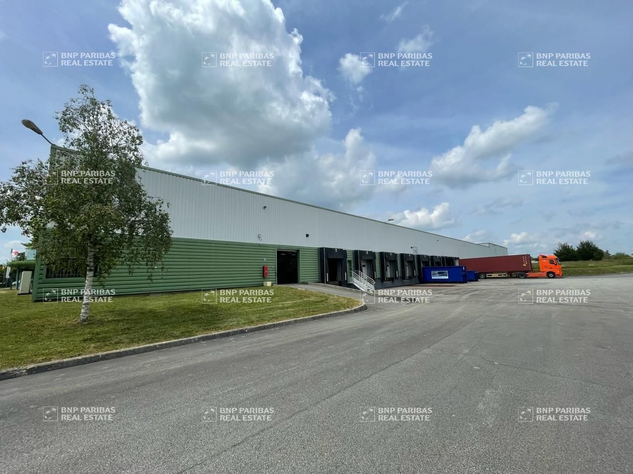 5650 m² pour ce activité en location à Bruz