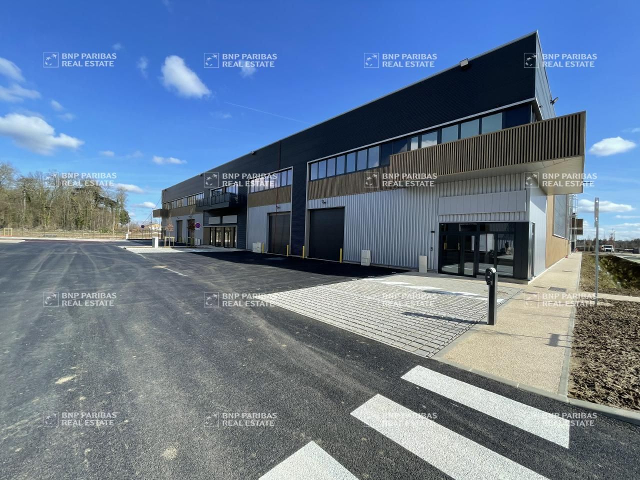 Location PME-PMI 1999 m² divisibles 77144 Chalifert