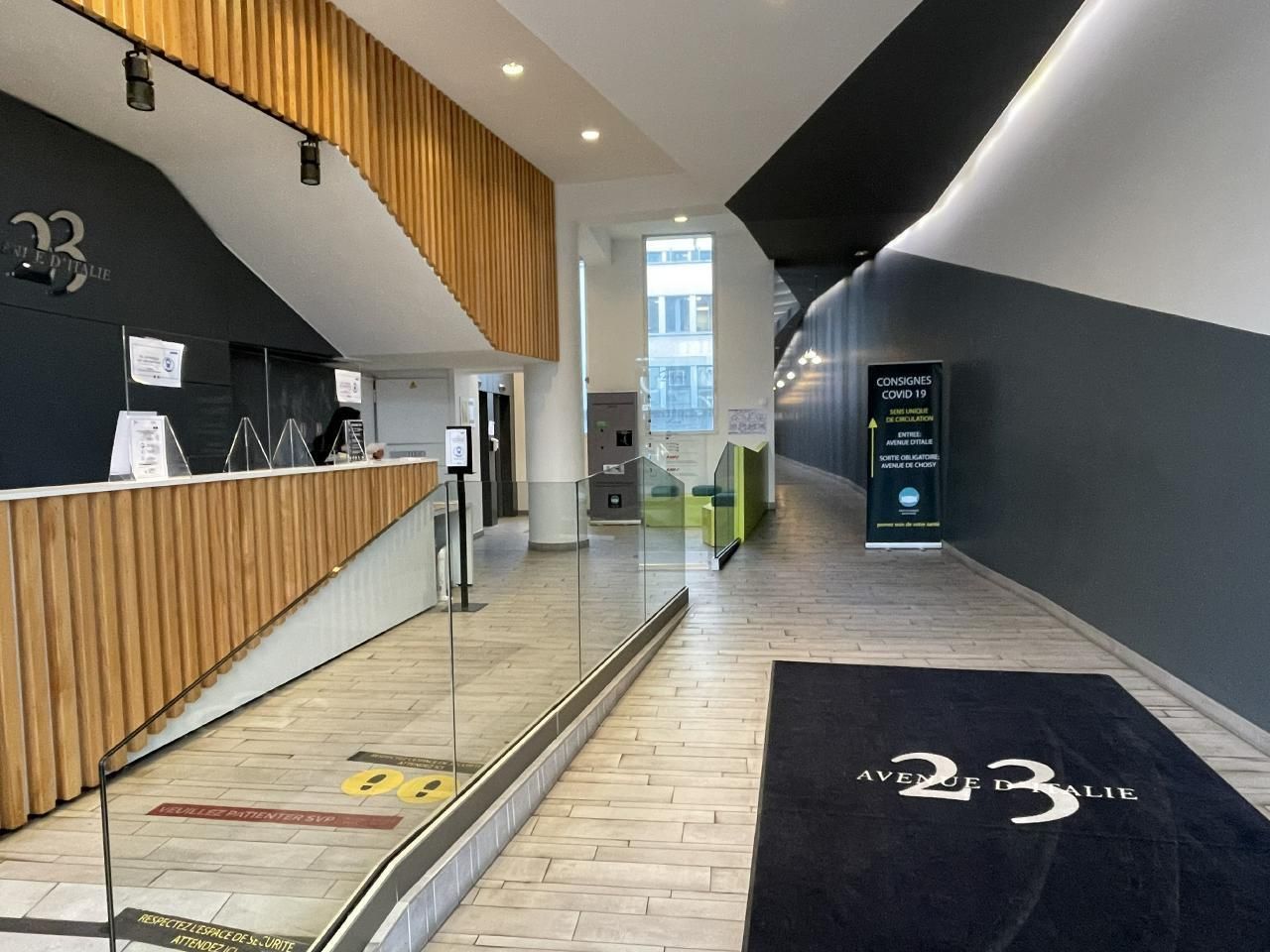 2374 m² pour ce bureaux en location à Paris