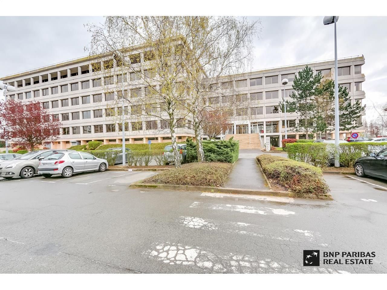 4613 m² pour ce bureaux en location à Rungis