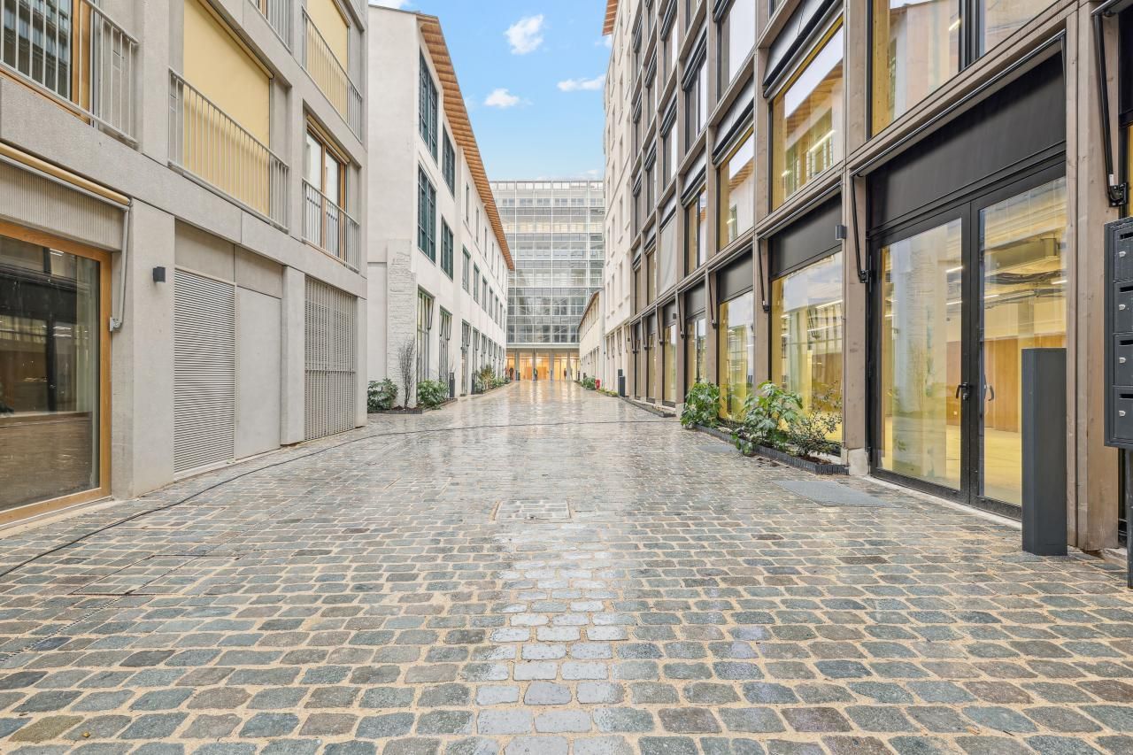 7246.01 m² pour ce bureaux en location à Paris