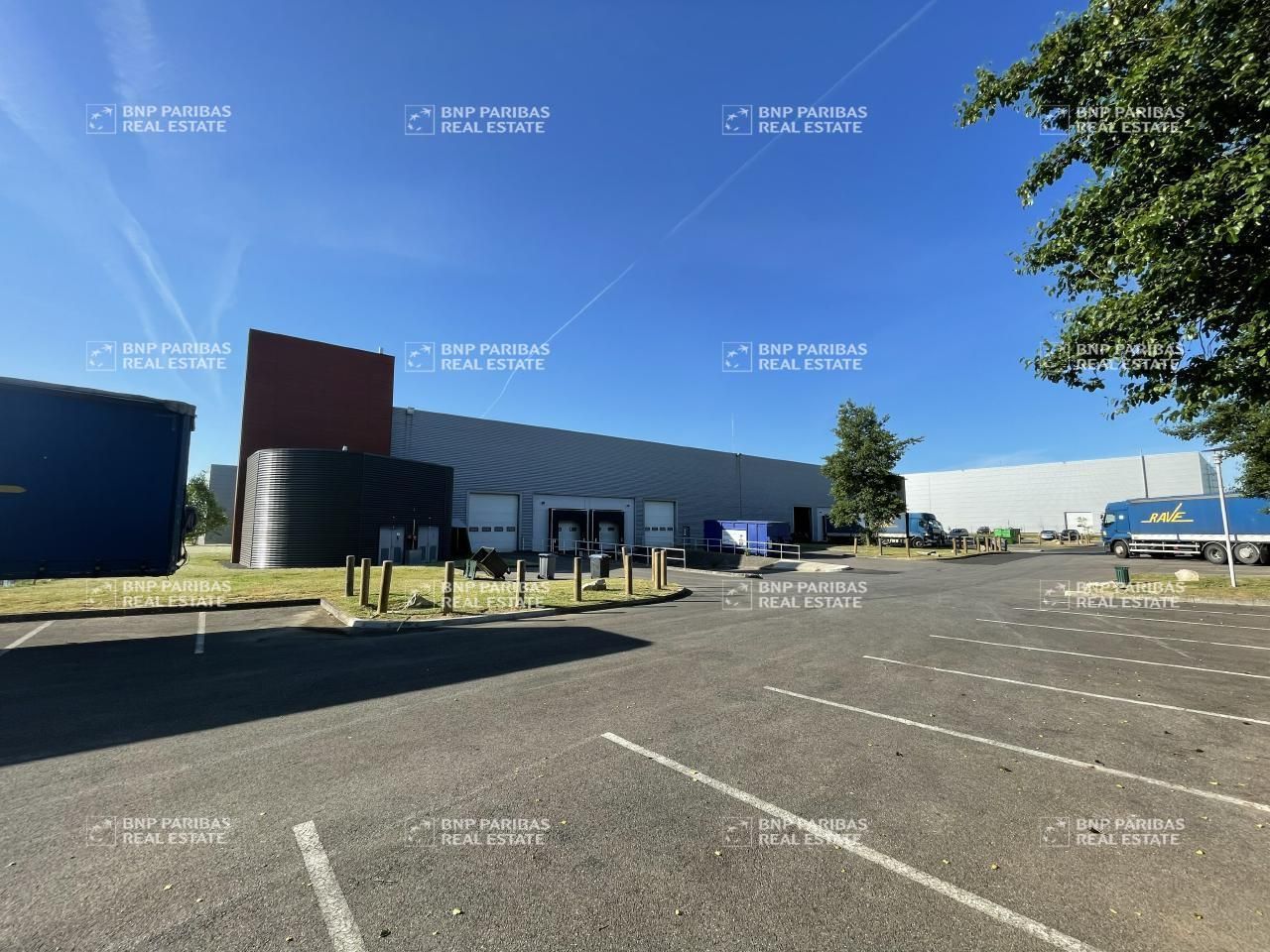 Location PME-PMI 3290 m² non divisibles 77127 Lieusaint