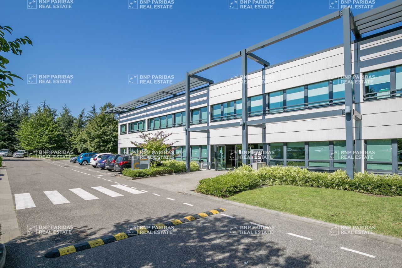 Location Bureaux 6011 m² divisibles 69800 Saint-priest