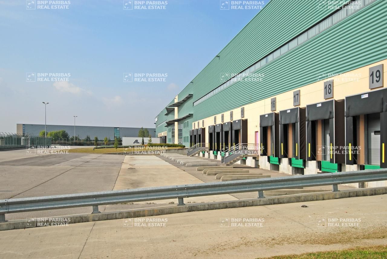 21240 m² pour cetentrepôts classe a en location à Saint-vulbas