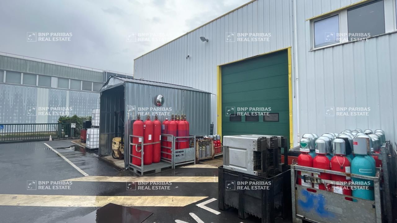 Location Activité 5836 m² non divisibles 78530 Buc