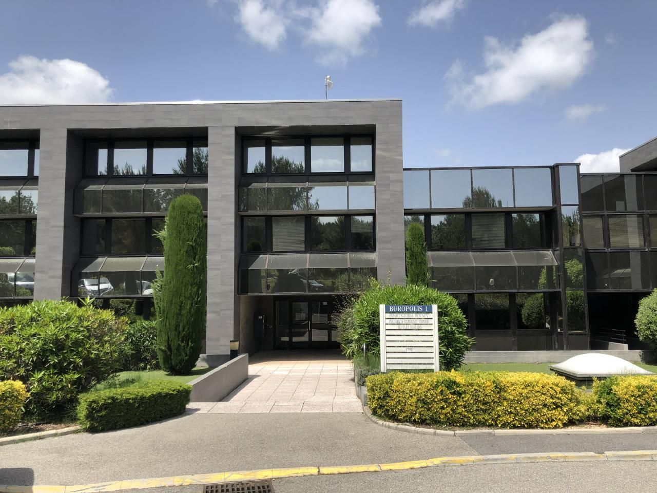 974 m² pour ce bureaux en location à Valbonne