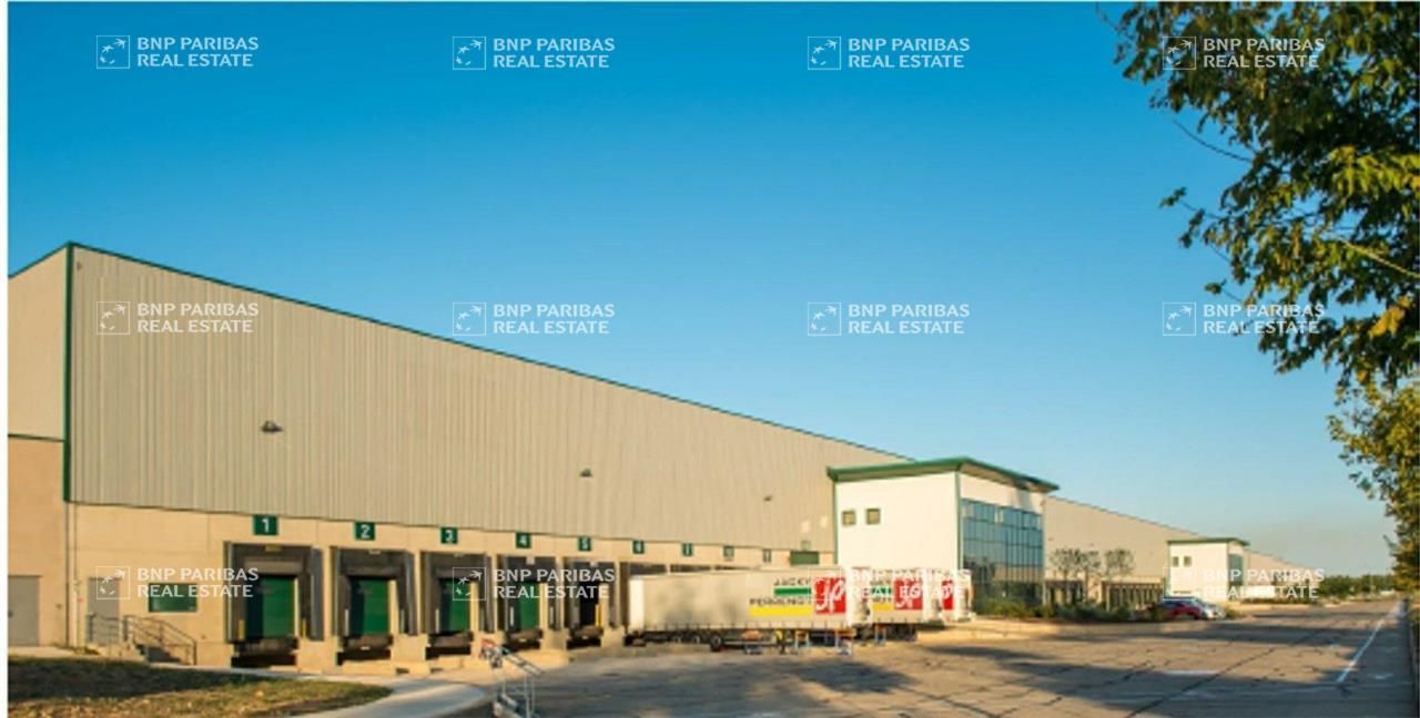 6750.55 m² pour cetentrepôts classe a en location à Miramas