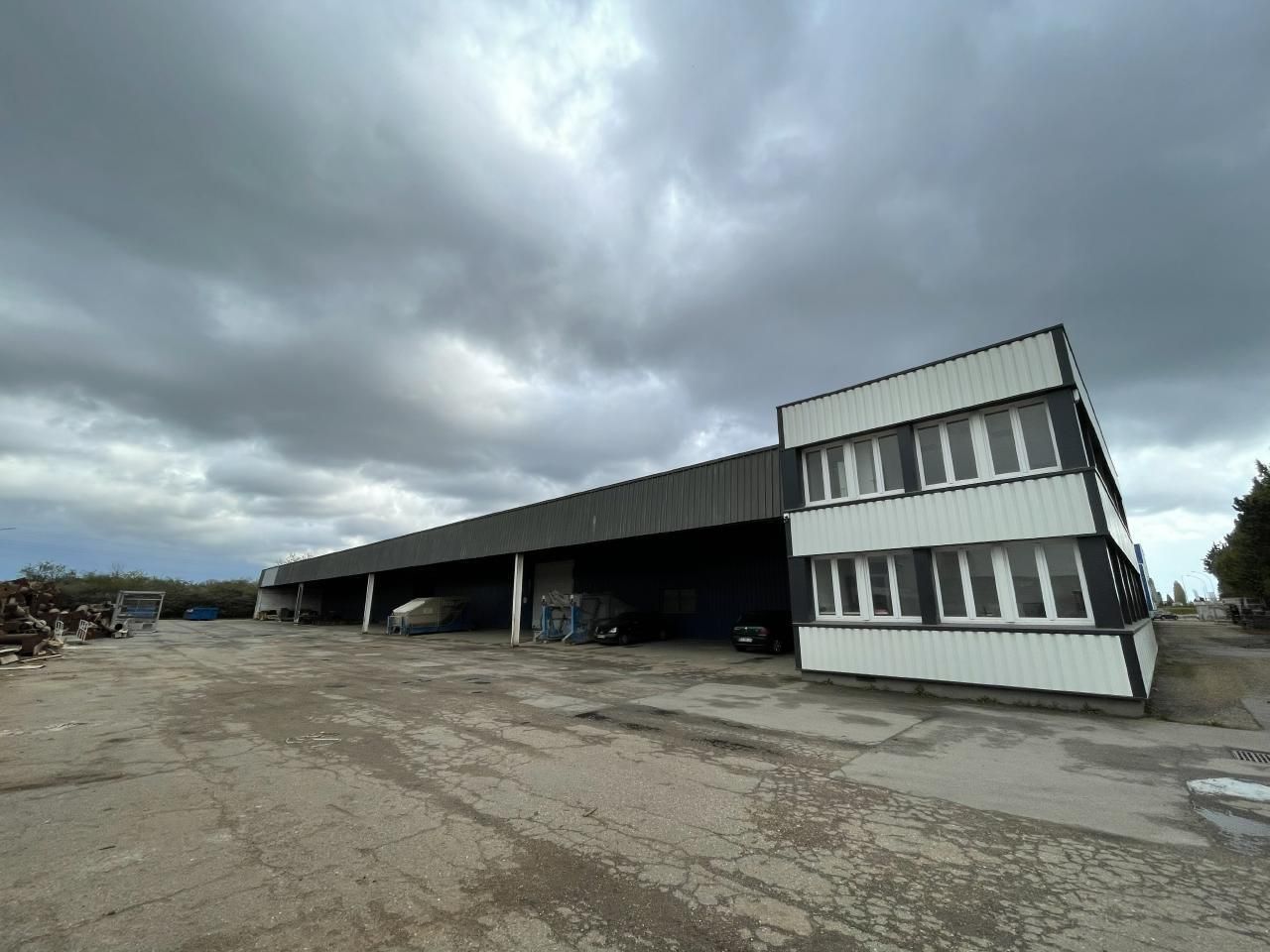 5027 m² pour cetentrepôts classe c en location à Coignières