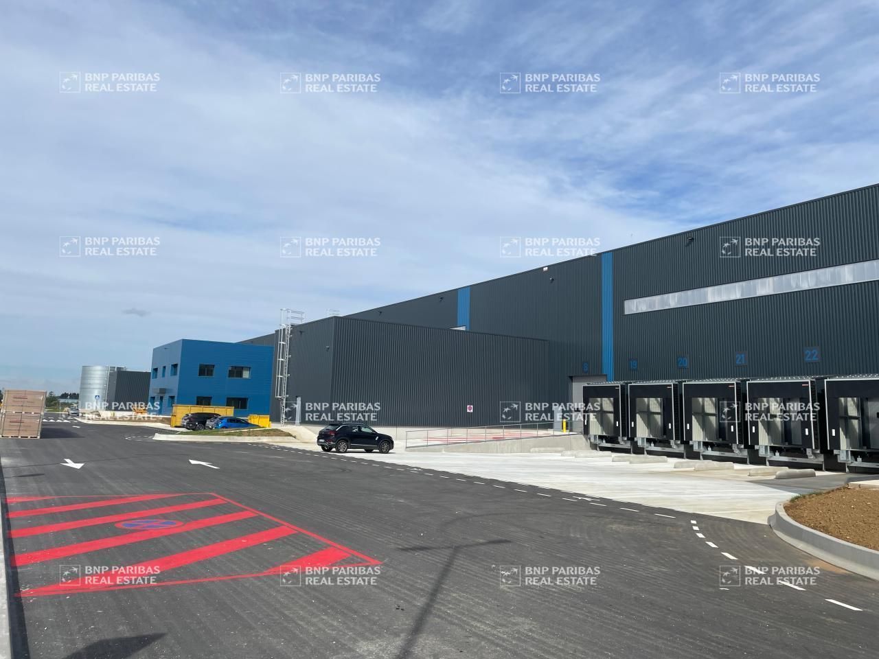 32427 m² pour cetentrepôts classe a en vente à Toury