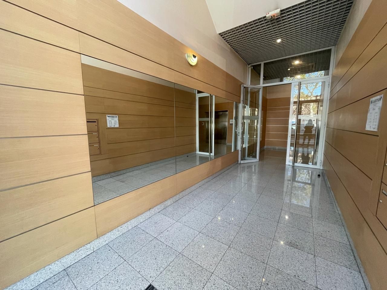 993 m² pour ce bureaux en location à Villeurbanne