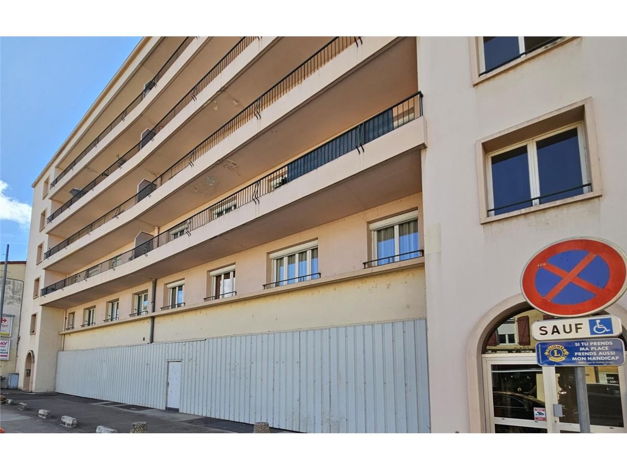 BAISSE DE PRIX A vendre : Local commercial de 550