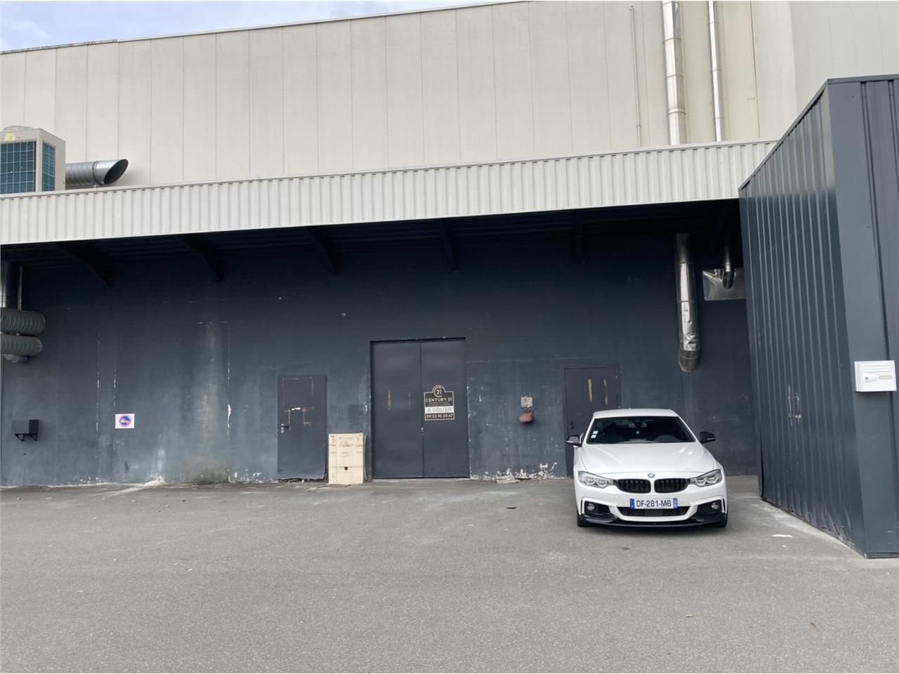 Au sein de la Zone Commerciale du Porchon, un bât