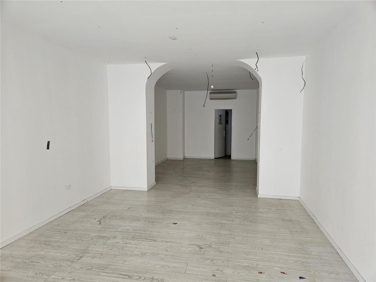 A louer Rue Charles de Gaulle, rue piétonne très 