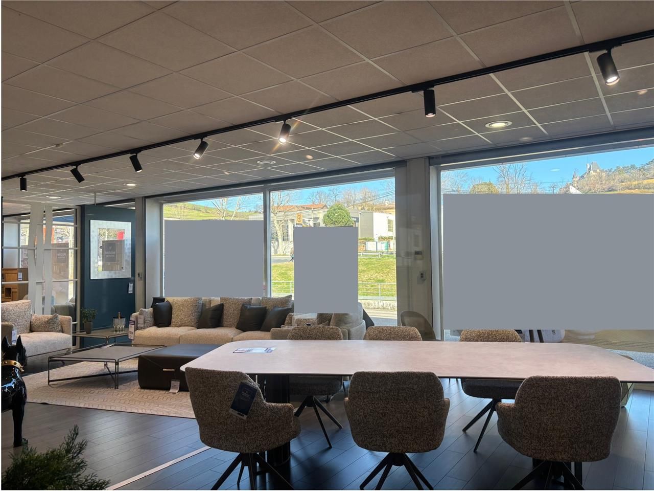 À LOUER : Locaux commerciaux situés au sein d'une