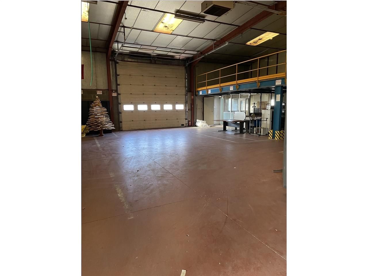 A louer - Balbigny Superbe emplacement pour Stock