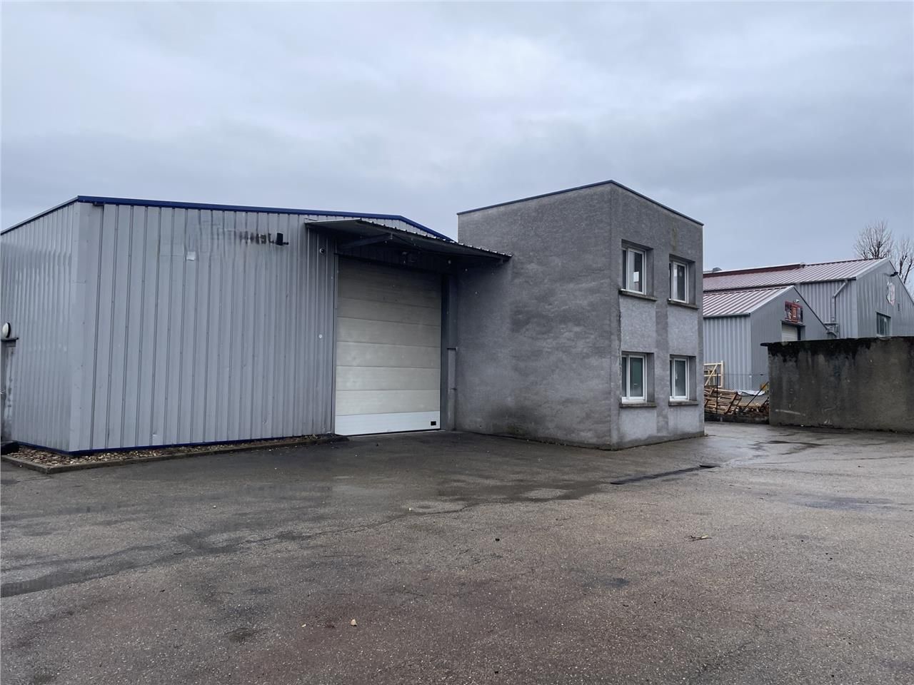 A vendre - Local d'activité sur terrain clos et e