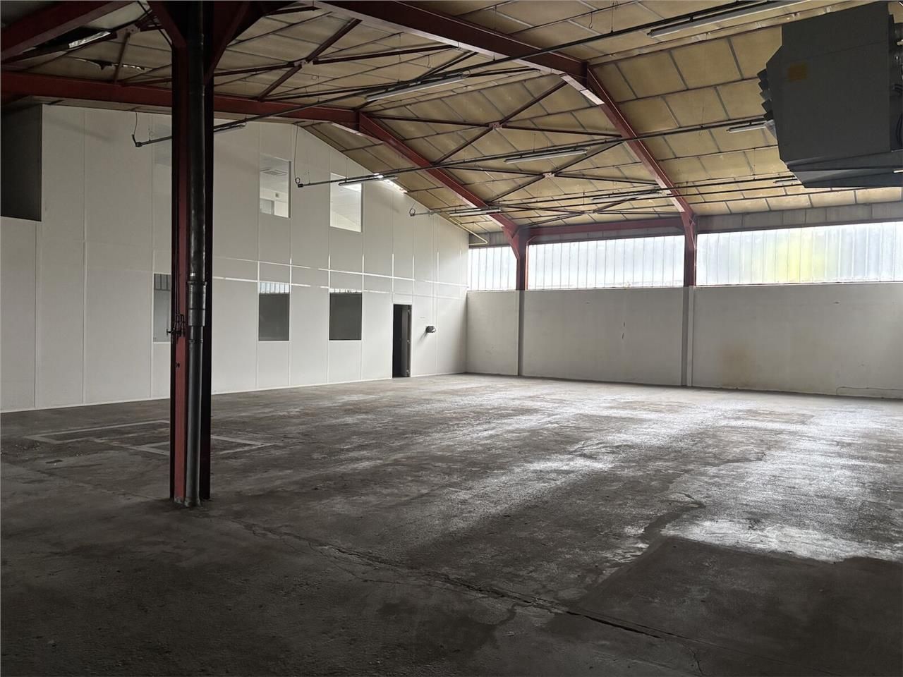 À LOUER : Bâtiment d'activité de 1026 m² indépend