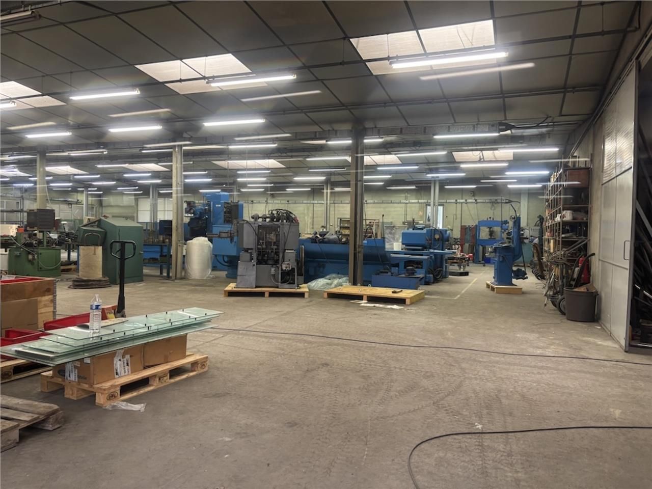 À VENDRE (location possible) : Bâtiment d'activit