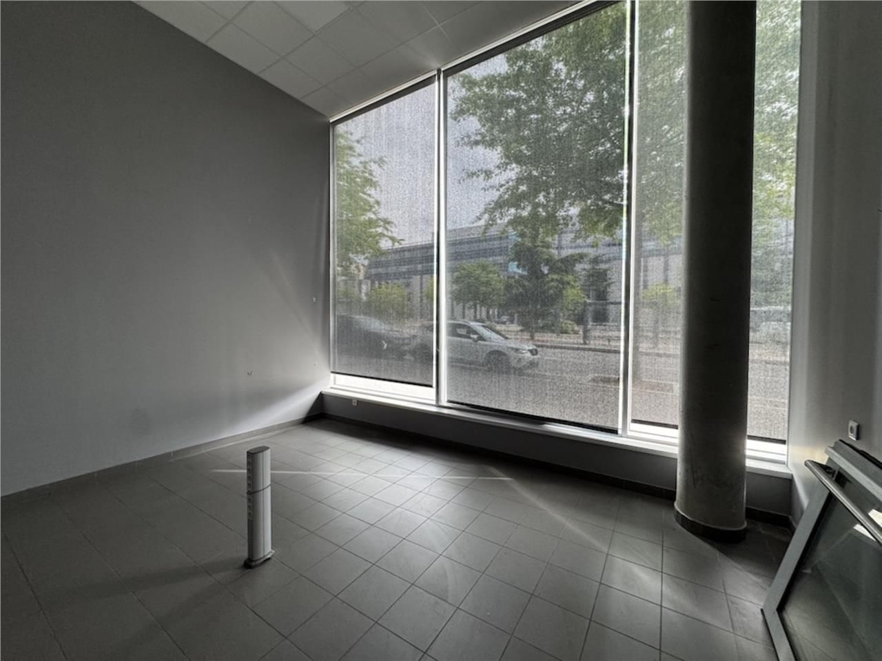 A louer, Vente possible, local commercial de 196 