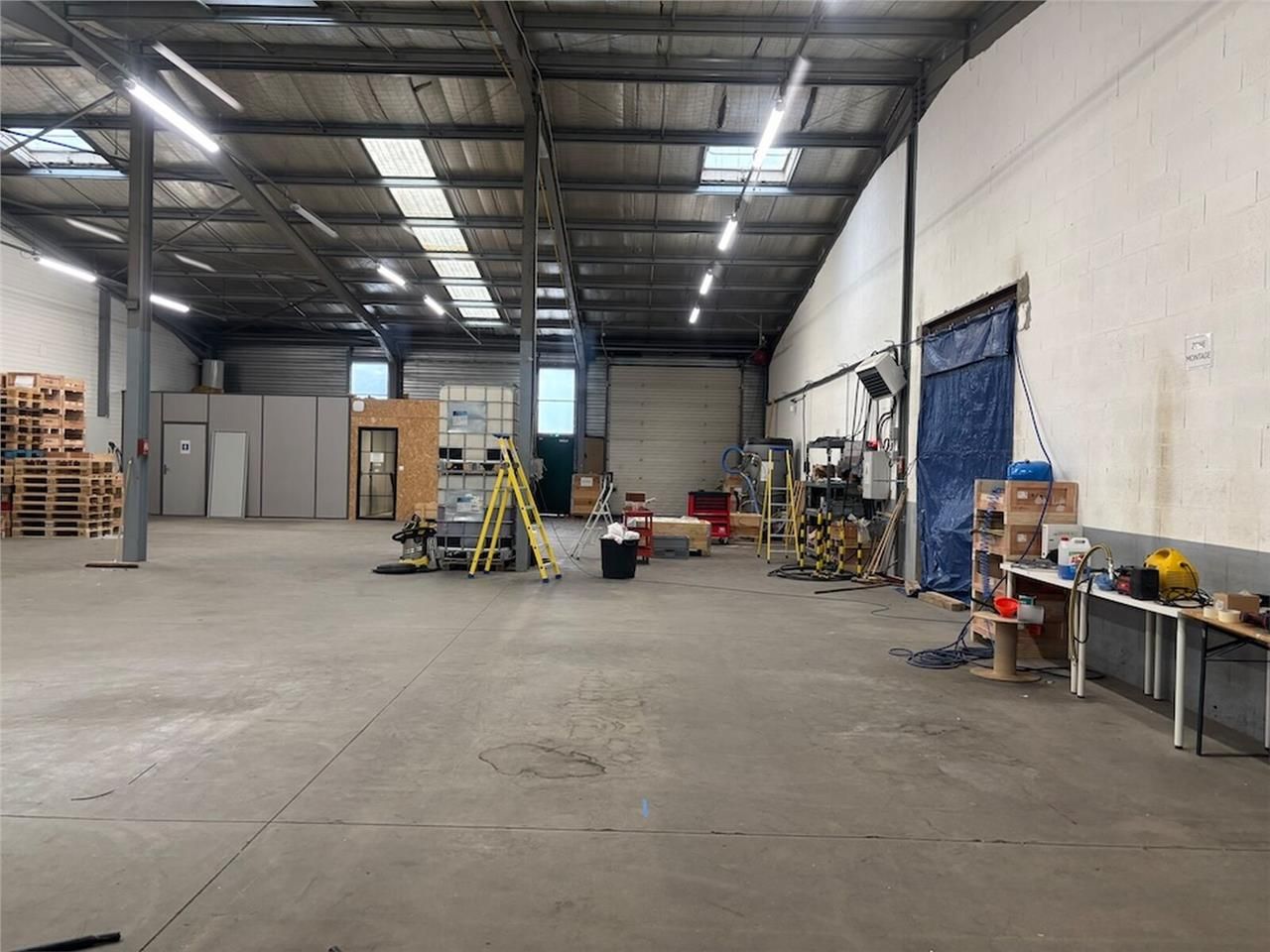 À LOUER : 2 lots d'activités mitoyens réunissable