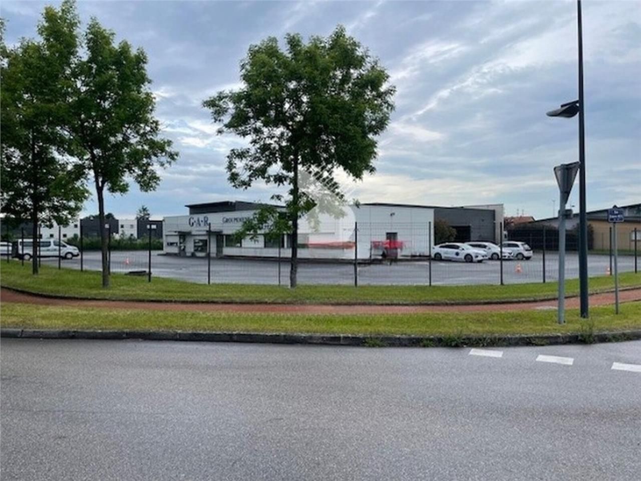 À LOUER : Local d'activités 1 140 m² sur 4 400 m²