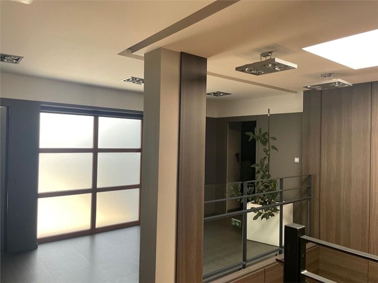 À VENDRE / A LOUER : Bâtiment de 935 m² entièreme